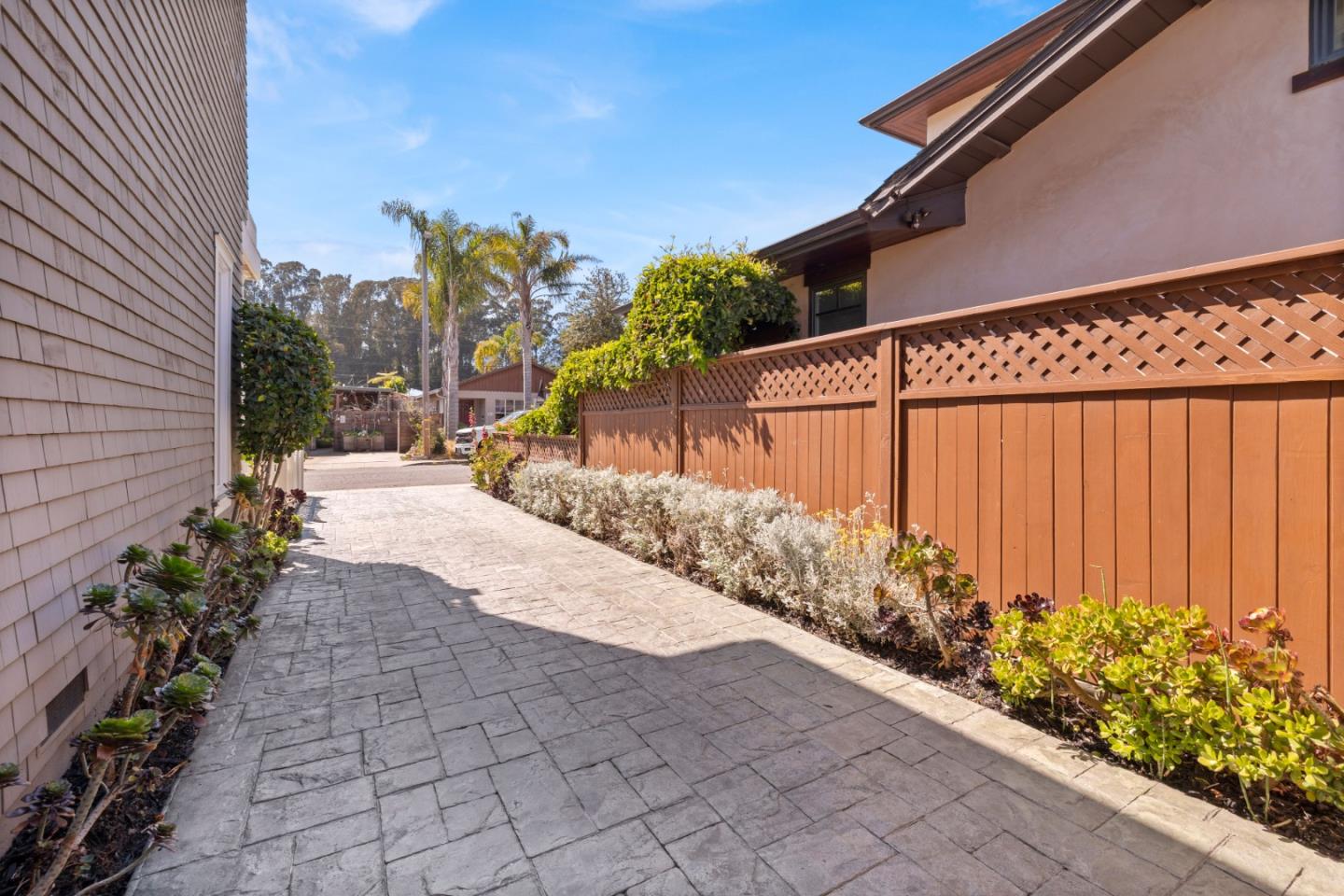 Detail Gallery Image 5 of 36 For 610 Gilroy Dr, Capitola,  CA 95010 - 2 Beds | 2/1 Baths