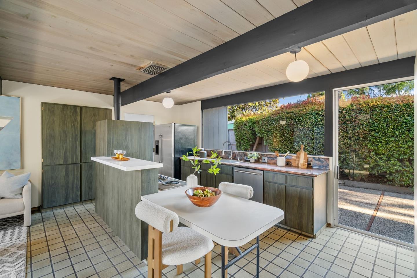 Detail Gallery Image 11 of 36 For 1339 Lennox Way, Sunnyvale,  CA 94087 - 4 Beds | 2 Baths