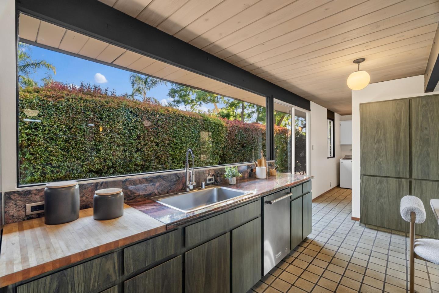 Detail Gallery Image 13 of 36 For 1339 Lennox Way, Sunnyvale,  CA 94087 - 4 Beds | 2 Baths