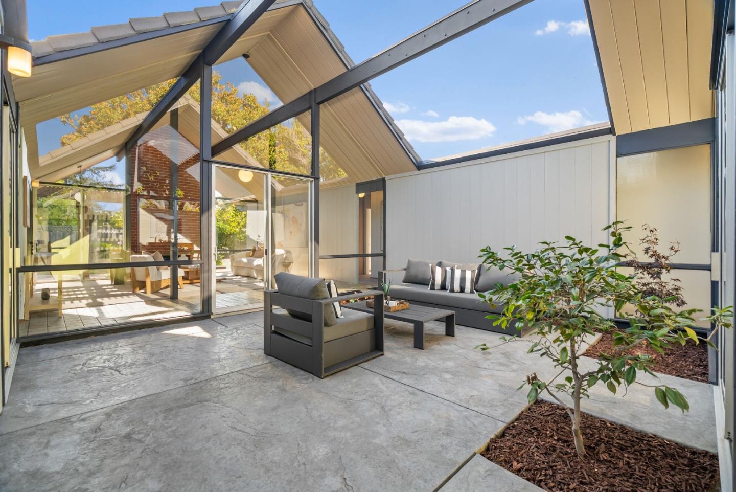 Detail Gallery Image 2 of 36 For 1339 Lennox Way, Sunnyvale,  CA 94087 - 4 Beds | 2 Baths