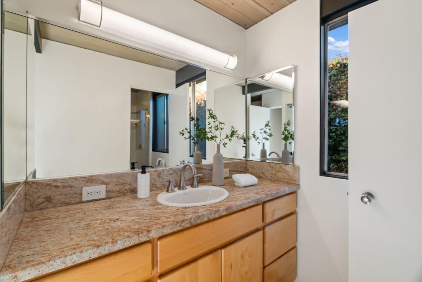 Detail Gallery Image 22 of 36 For 1339 Lennox Way, Sunnyvale,  CA 94087 - 4 Beds | 2 Baths