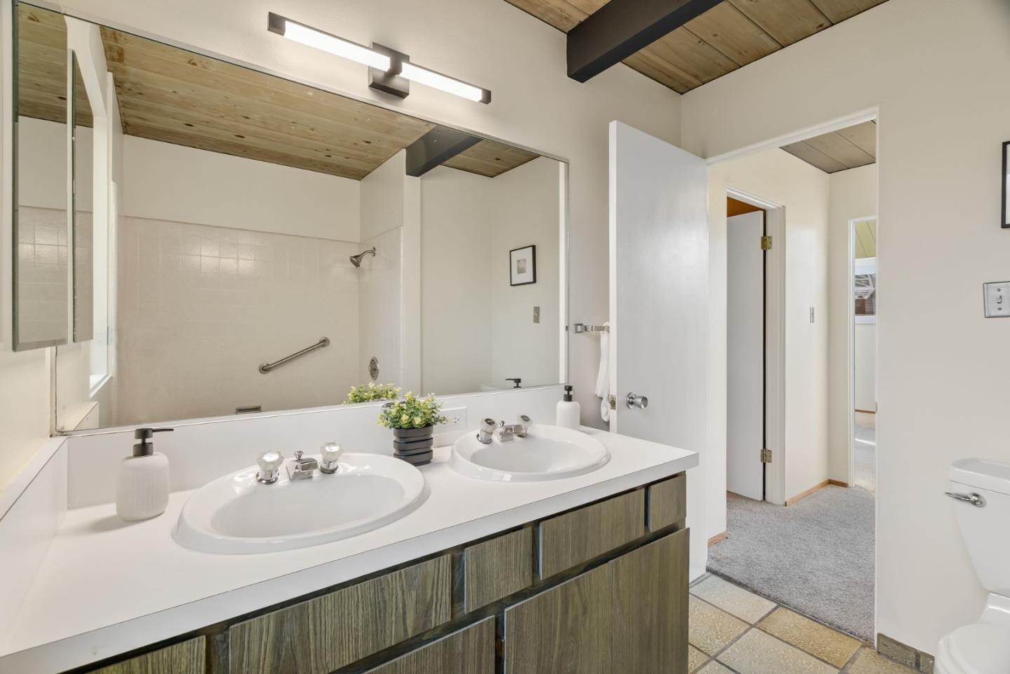 Detail Gallery Image 29 of 36 For 1339 Lennox Way, Sunnyvale,  CA 94087 - 4 Beds | 2 Baths