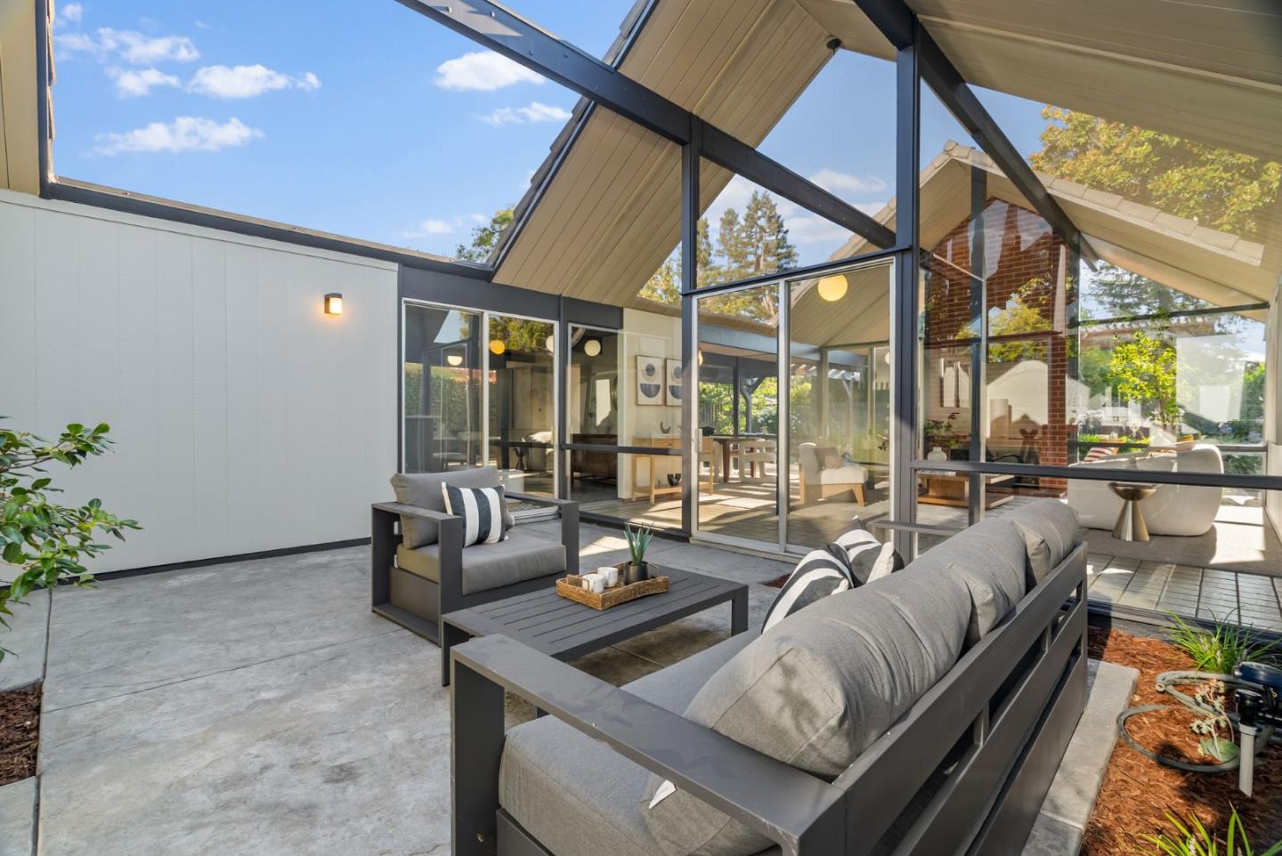 Detail Gallery Image 3 of 36 For 1339 Lennox Way, Sunnyvale,  CA 94087 - 4 Beds | 2 Baths
