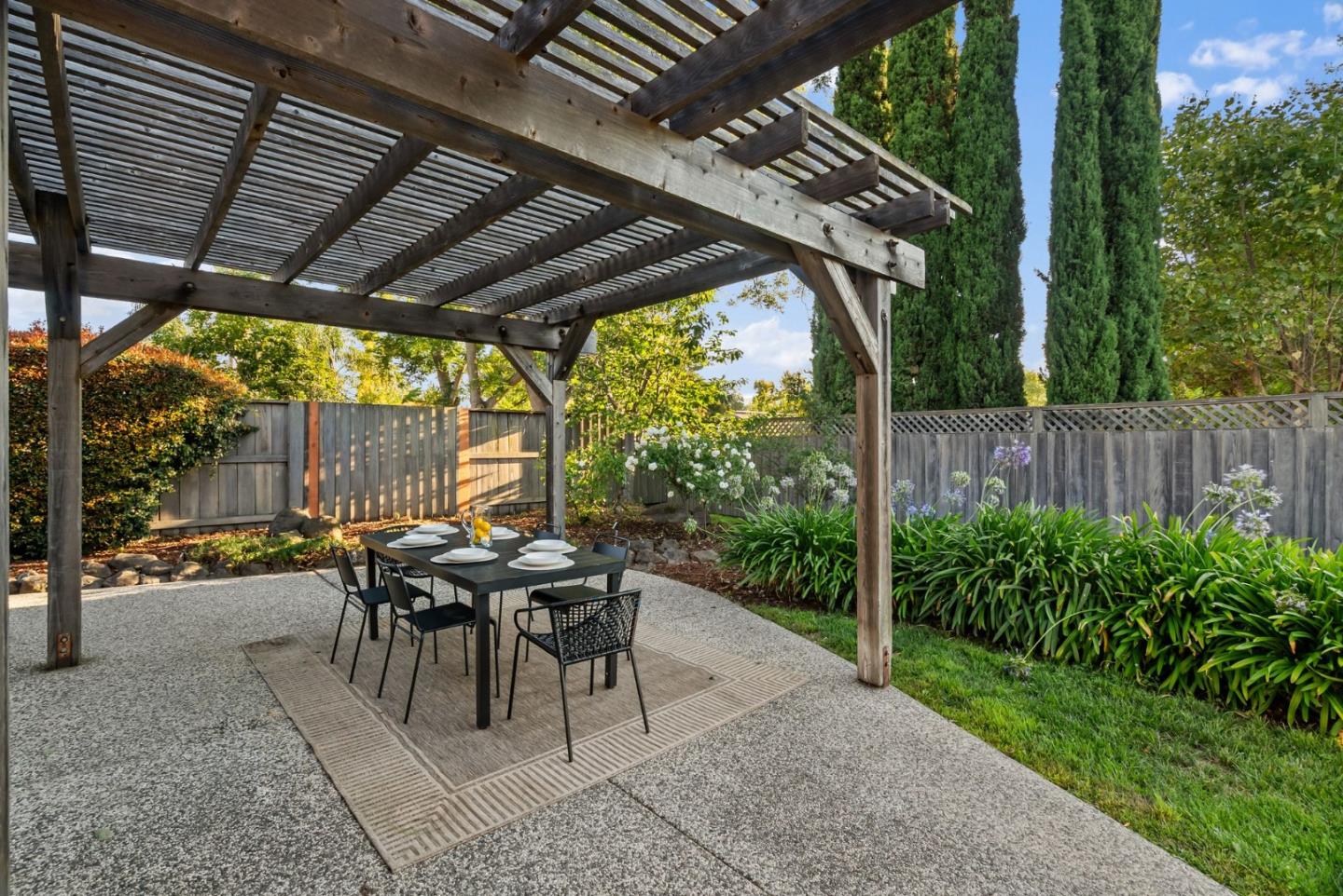 Detail Gallery Image 34 of 36 For 1339 Lennox Way, Sunnyvale,  CA 94087 - 4 Beds | 2 Baths
