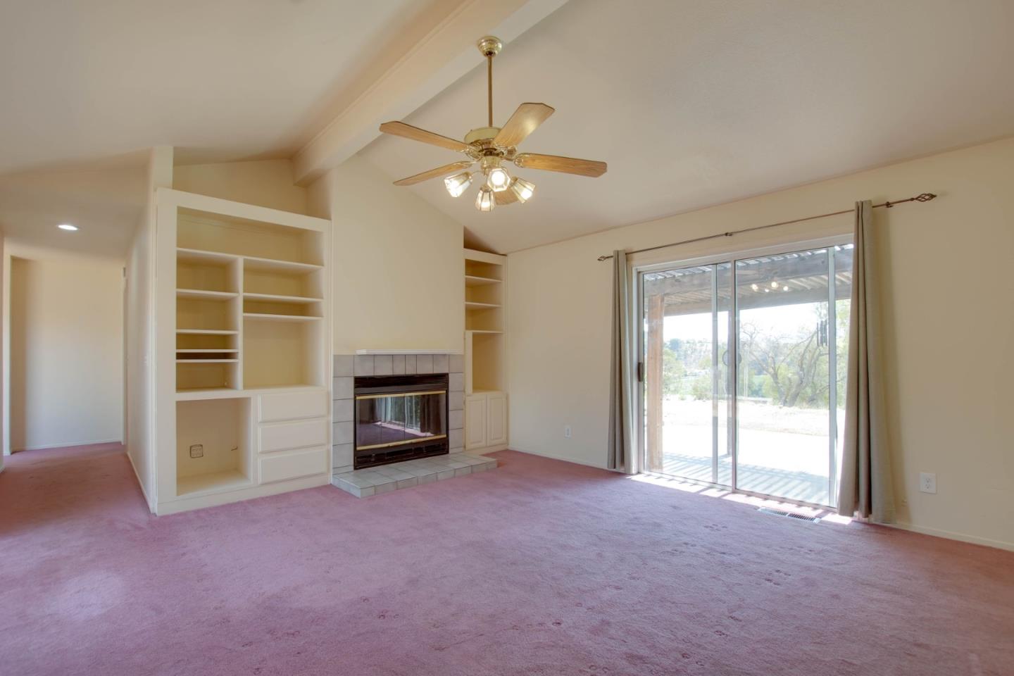Detail Gallery Image 11 of 36 For 6460 Cabernet Dr, Hollister,  CA 95023 - 4 Beds | 2/1 Baths