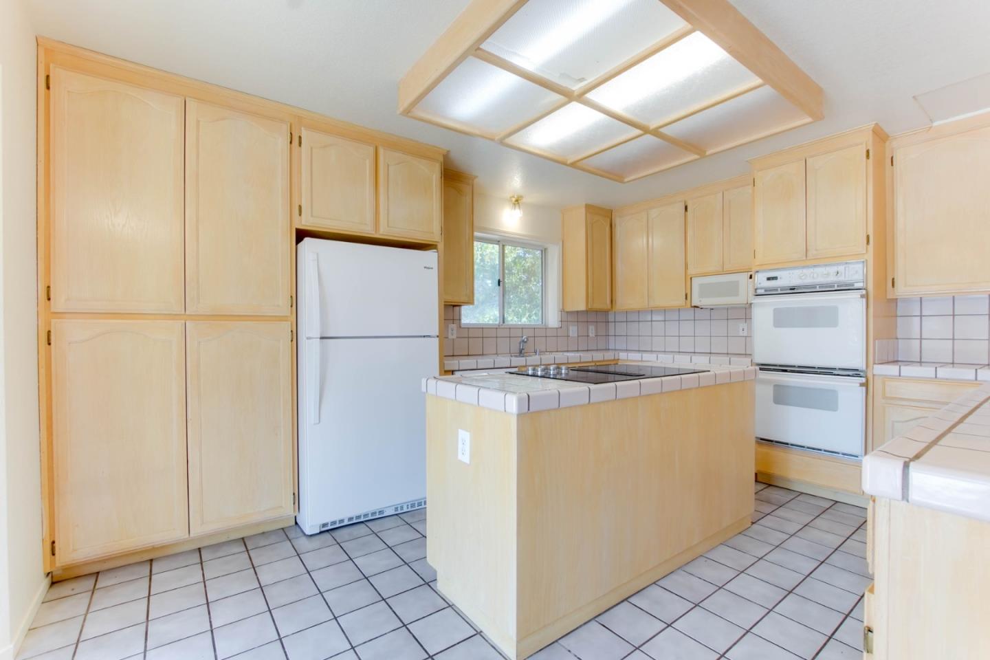Detail Gallery Image 12 of 36 For 6460 Cabernet Dr, Hollister,  CA 95023 - 4 Beds | 2/1 Baths