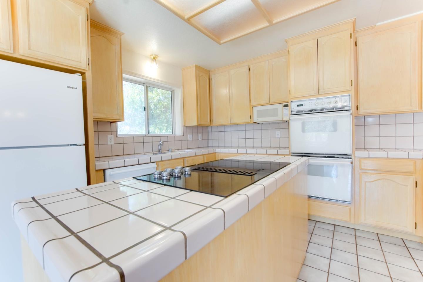Detail Gallery Image 14 of 36 For 6460 Cabernet Dr, Hollister,  CA 95023 - 4 Beds | 2/1 Baths