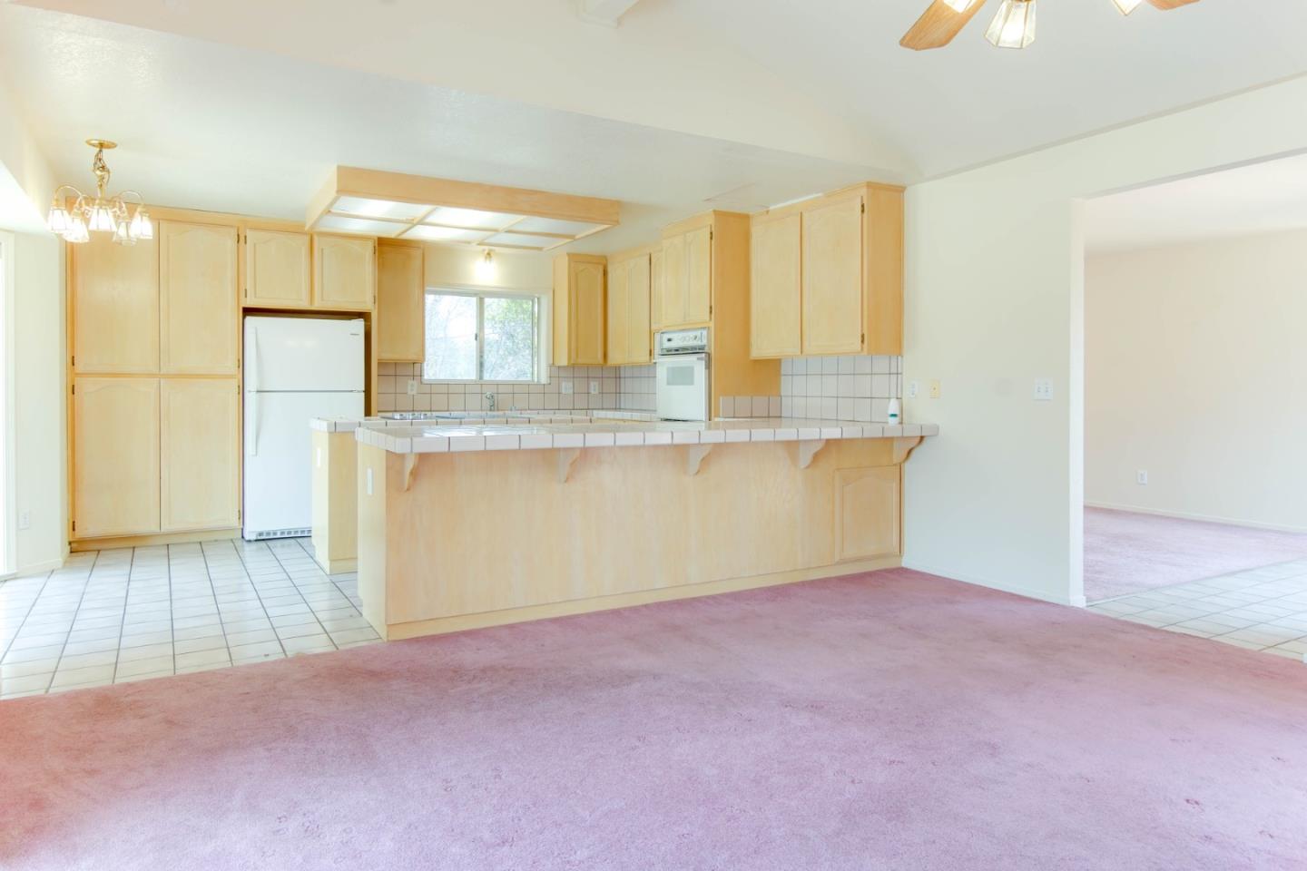Detail Gallery Image 15 of 36 For 6460 Cabernet Dr, Hollister,  CA 95023 - 4 Beds | 2/1 Baths