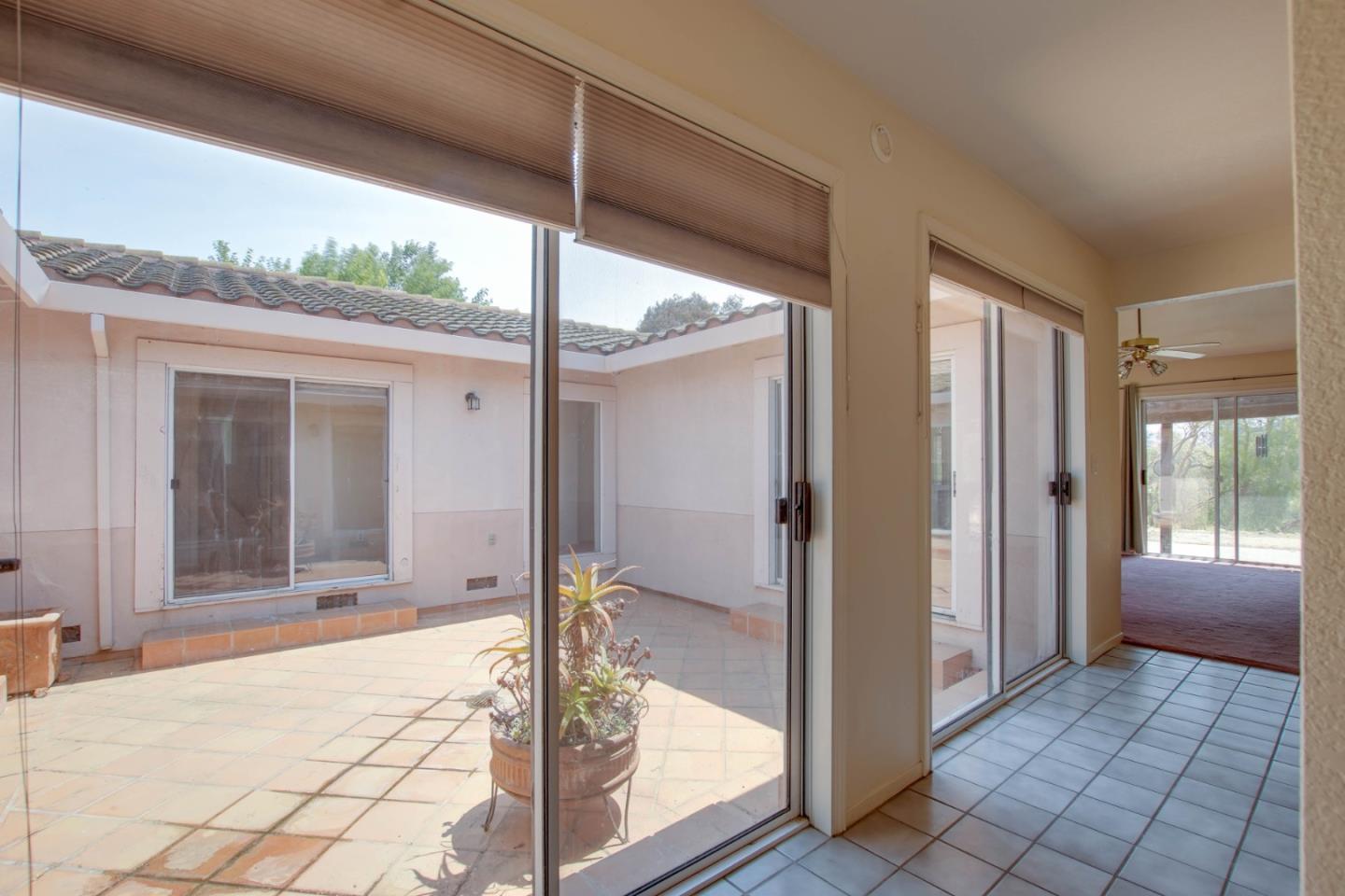 Detail Gallery Image 16 of 36 For 6460 Cabernet Dr, Hollister,  CA 95023 - 4 Beds | 2/1 Baths