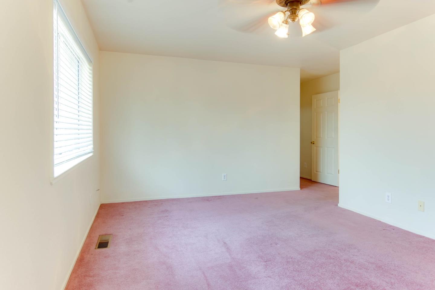 Detail Gallery Image 17 of 36 For 6460 Cabernet Dr, Hollister,  CA 95023 - 4 Beds | 2/1 Baths
