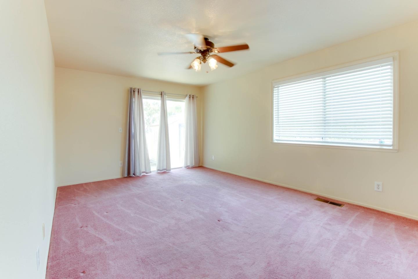 Detail Gallery Image 19 of 36 For 6460 Cabernet Dr, Hollister,  CA 95023 - 4 Beds | 2/1 Baths