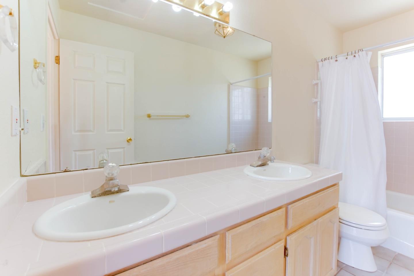 Detail Gallery Image 23 of 36 For 6460 Cabernet Dr, Hollister,  CA 95023 - 4 Beds | 2/1 Baths