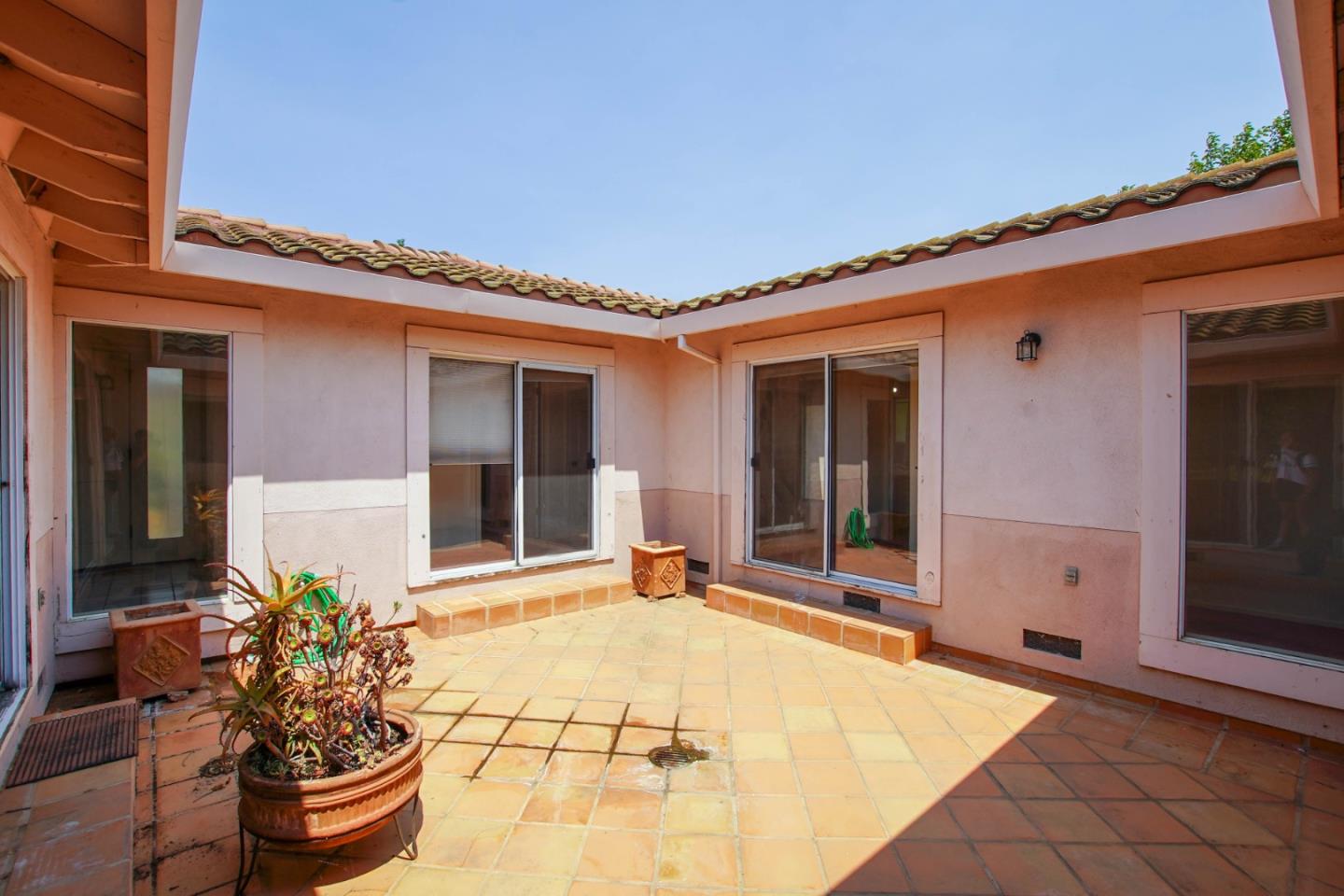 Detail Gallery Image 26 of 36 For 6460 Cabernet Dr, Hollister,  CA 95023 - 4 Beds | 2/1 Baths