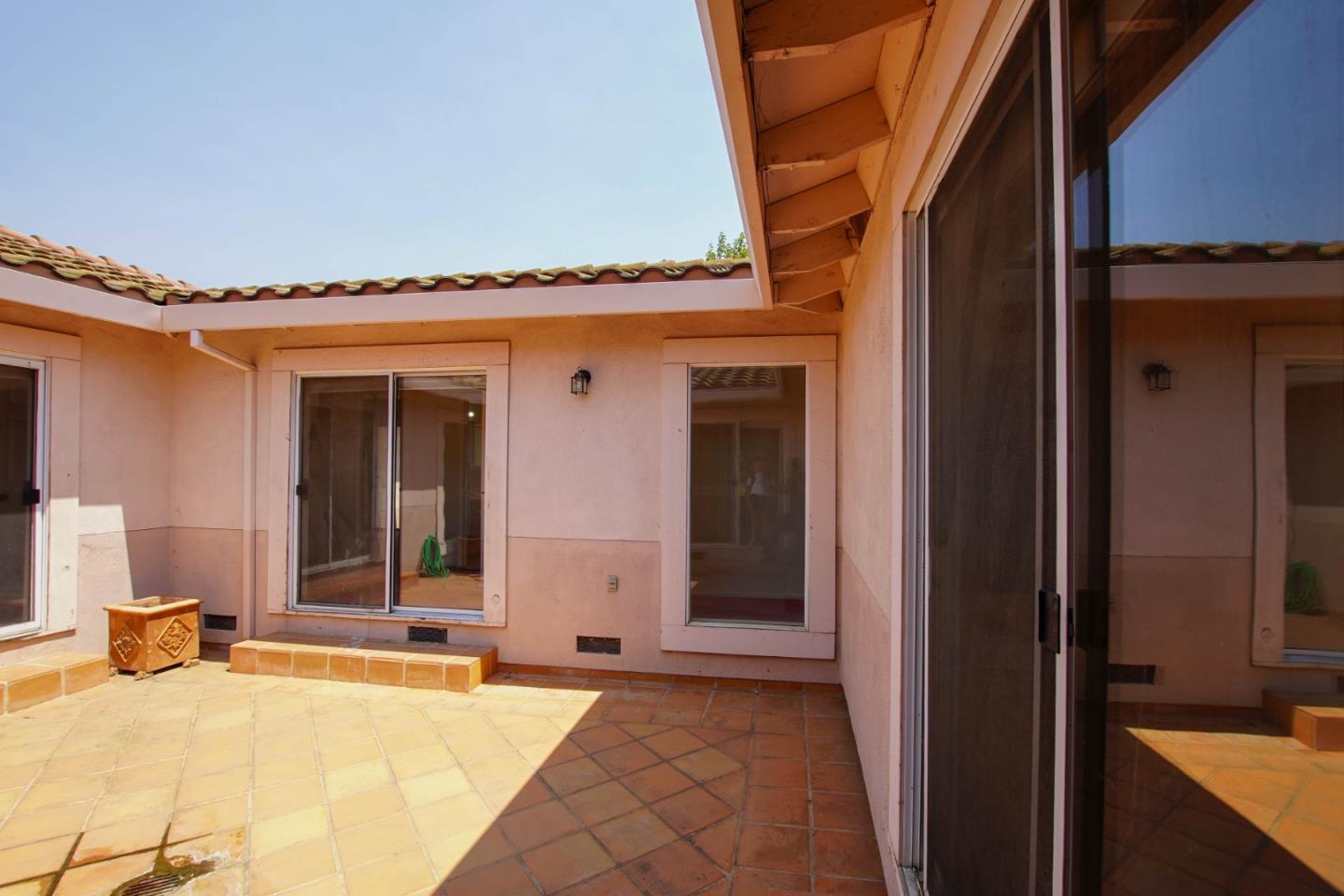 Detail Gallery Image 27 of 36 For 6460 Cabernet Dr, Hollister,  CA 95023 - 4 Beds | 2/1 Baths