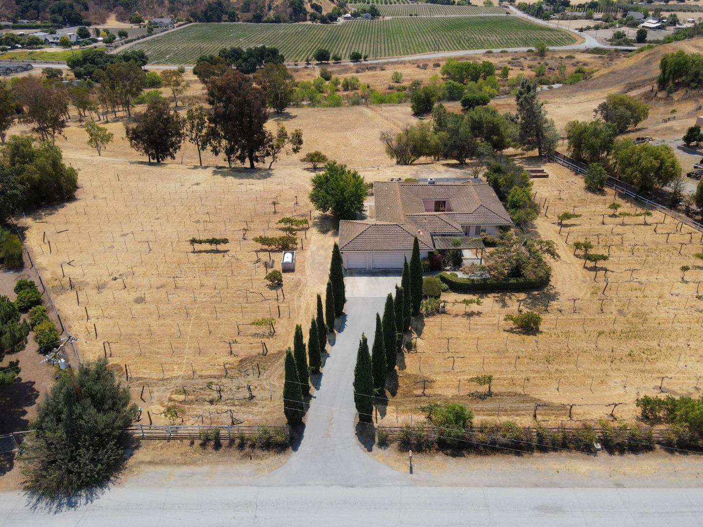 Detail Gallery Image 29 of 36 For 6460 Cabernet Dr, Hollister,  CA 95023 - 4 Beds | 2/1 Baths