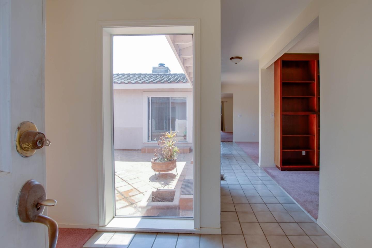 Detail Gallery Image 6 of 36 For 6460 Cabernet Dr, Hollister,  CA 95023 - 4 Beds | 2/1 Baths