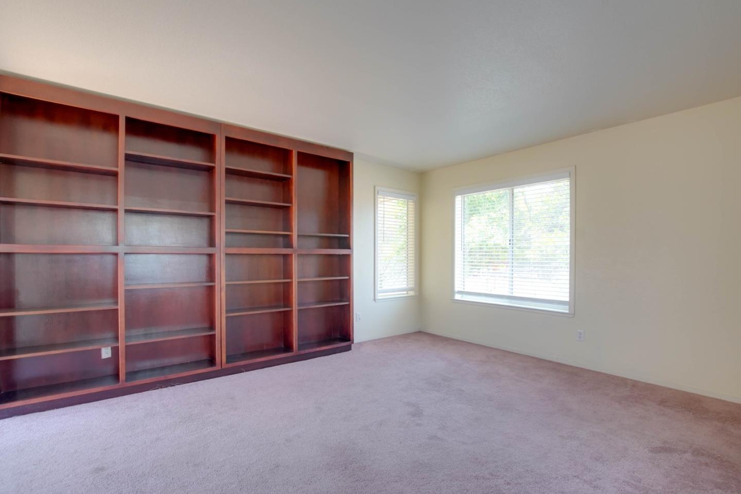 Detail Gallery Image 8 of 36 For 6460 Cabernet Dr, Hollister,  CA 95023 - 4 Beds | 2/1 Baths