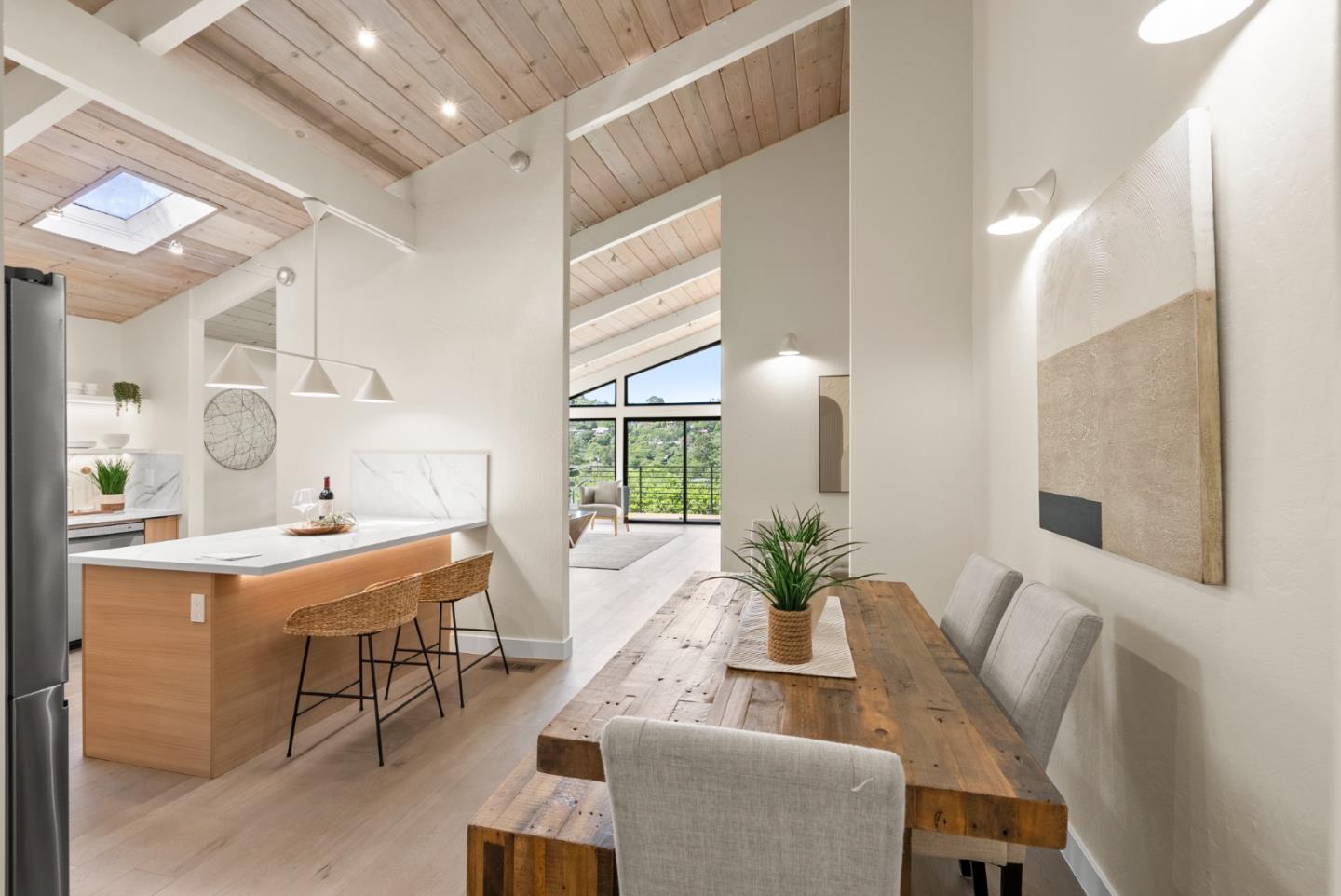 Detail Gallery Image 12 of 44 For 227 Winding Way, San Carlos,  CA 94070 - 4 Beds | 3 Baths