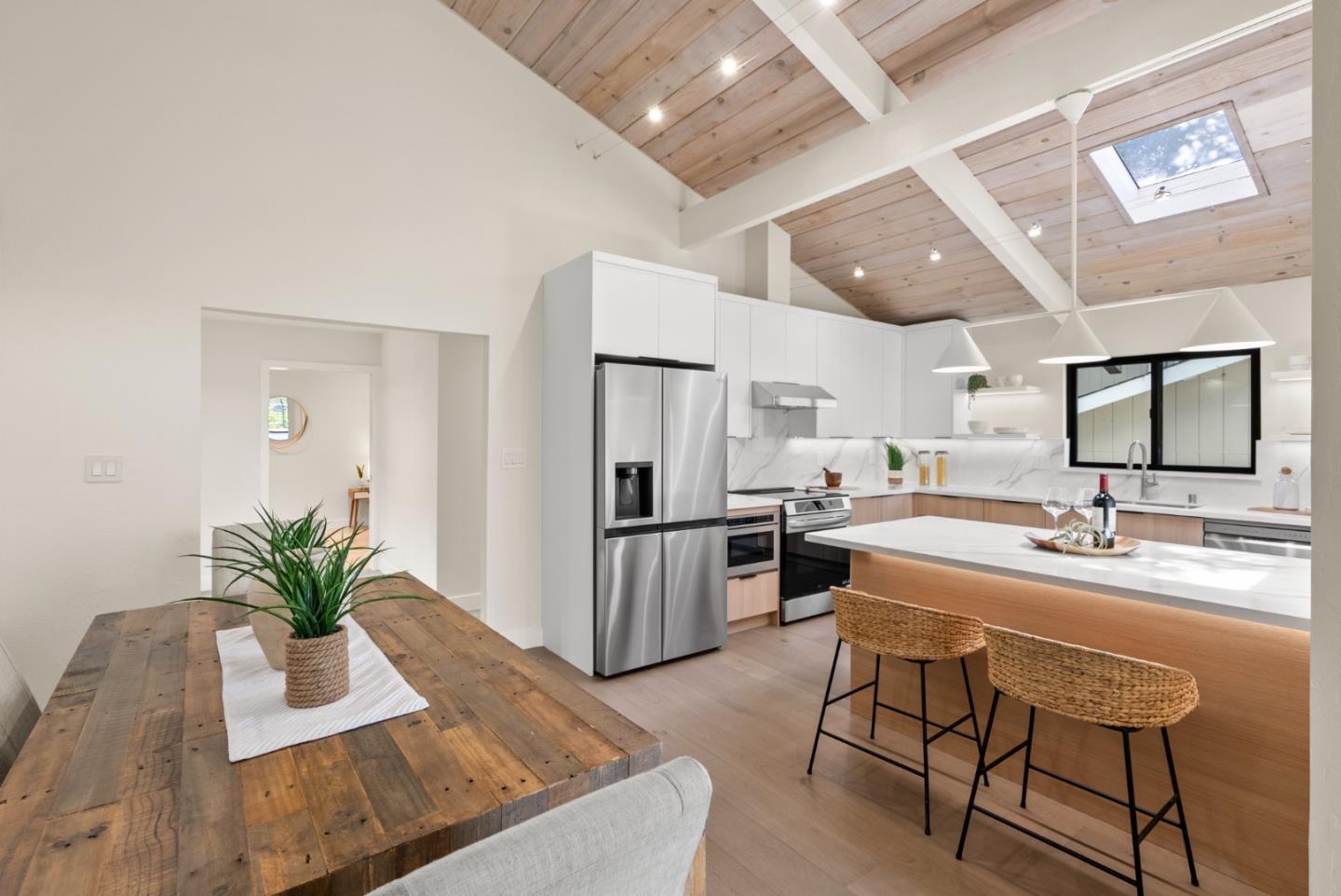 Detail Gallery Image 13 of 44 For 227 Winding Way, San Carlos,  CA 94070 - 4 Beds | 3 Baths