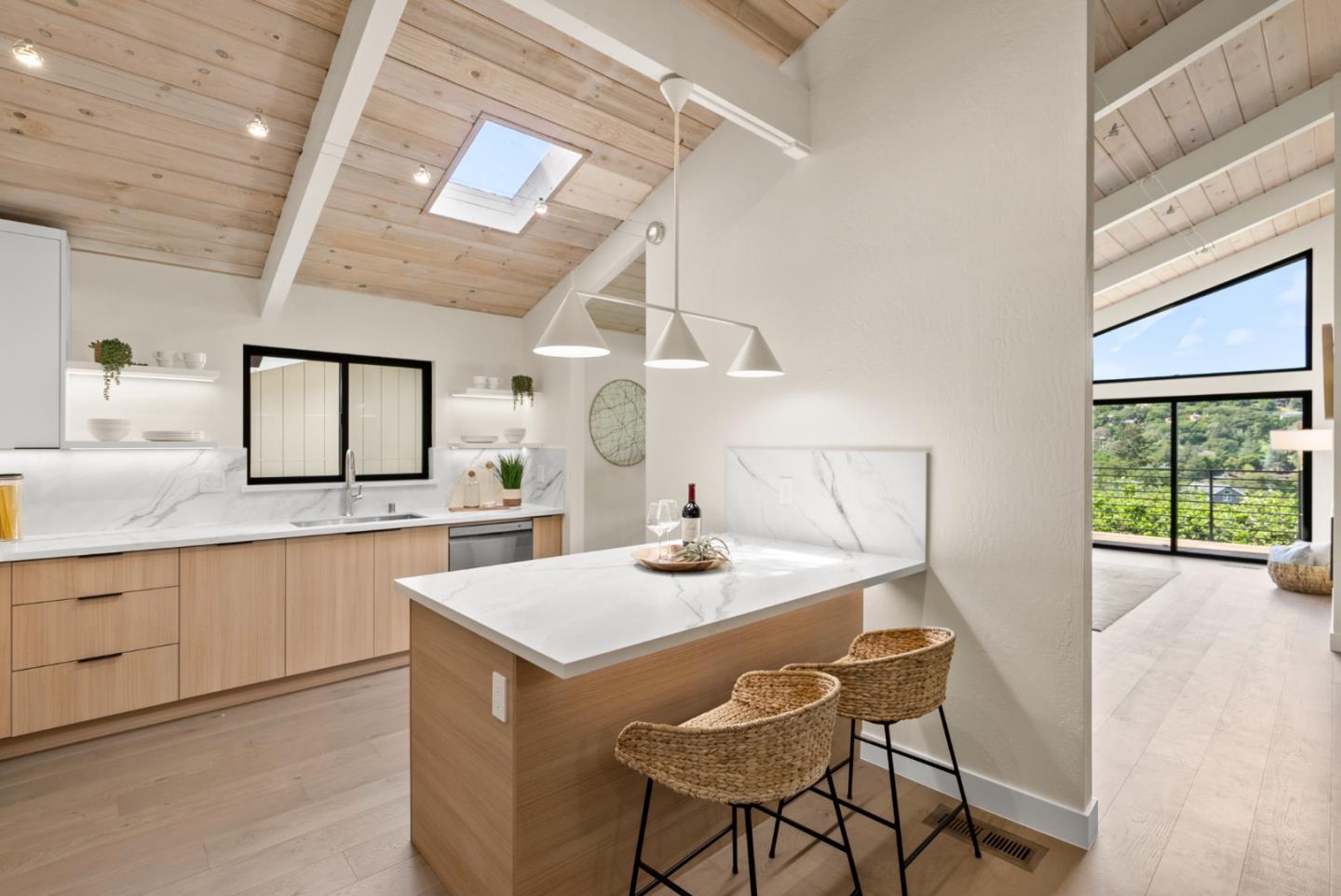 Detail Gallery Image 14 of 44 For 227 Winding Way, San Carlos,  CA 94070 - 4 Beds | 3 Baths