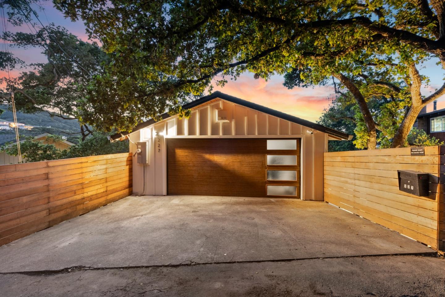 Detail Gallery Image 3 of 44 For 227 Winding Way, San Carlos,  CA 94070 - 4 Beds | 3 Baths