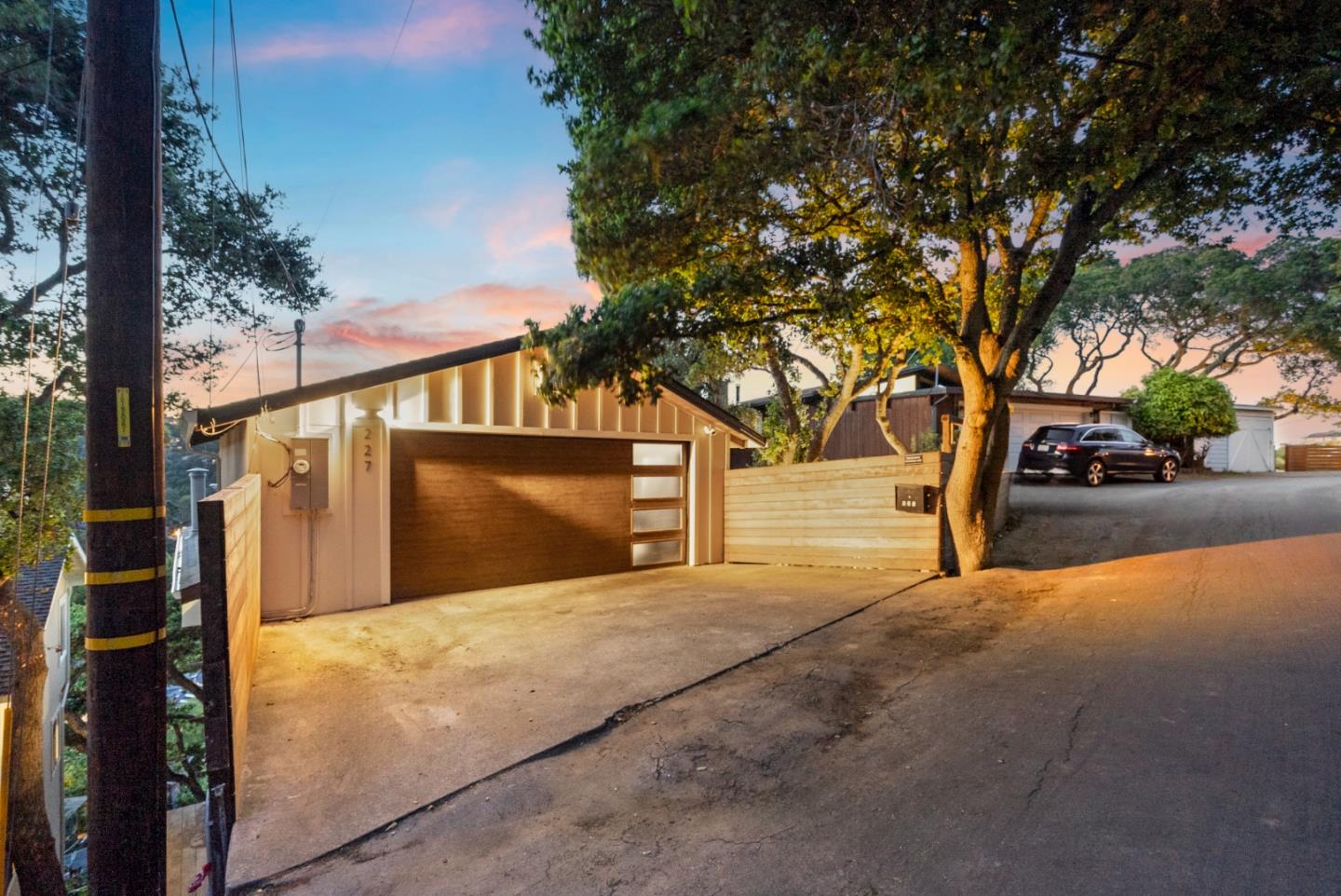 Detail Gallery Image 4 of 44 For 227 Winding Way, San Carlos,  CA 94070 - 4 Beds | 3 Baths