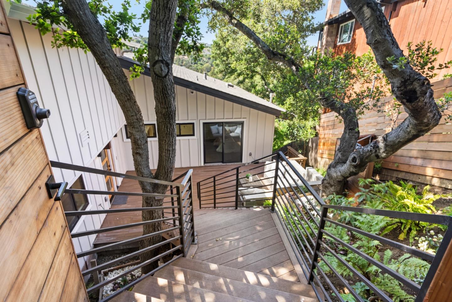 Detail Gallery Image 5 of 44 For 227 Winding Way, San Carlos,  CA 94070 - 4 Beds | 3 Baths