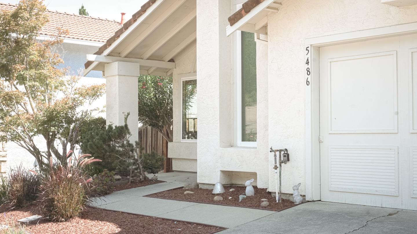 Detail Gallery Image 5 of 25 For 5486 Deer Run Dr, El Sobrante,  CA 94803 - 3 Beds | 2 Baths