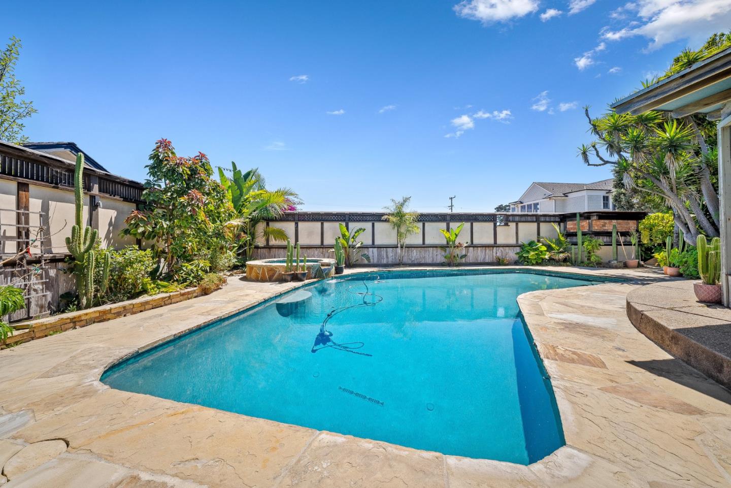Detail Gallery Image 12 of 39 For 351 Oxford Way, Santa Cruz,  CA 95060 - 3 Beds | 2 Baths