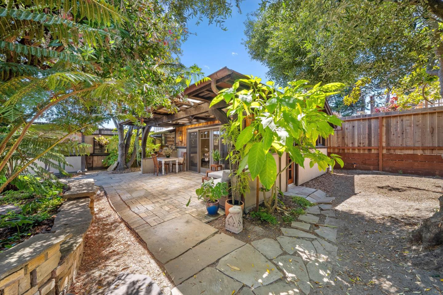 Detail Gallery Image 18 of 39 For 351 Oxford Way, Santa Cruz,  CA 95060 - 3 Beds | 2 Baths
