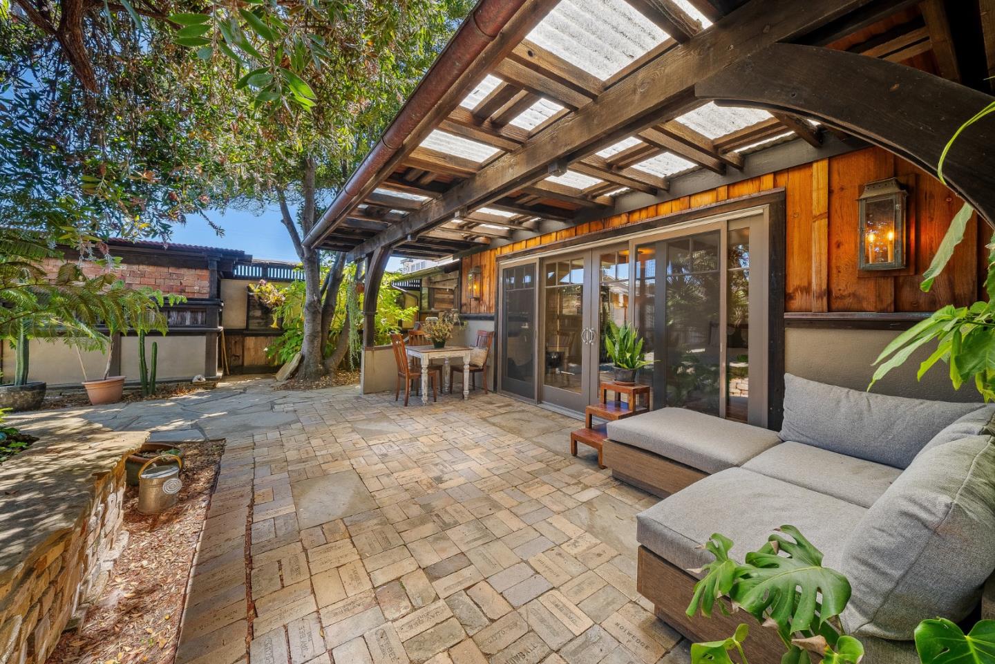 Detail Gallery Image 19 of 39 For 351 Oxford Way, Santa Cruz,  CA 95060 - 3 Beds | 2 Baths