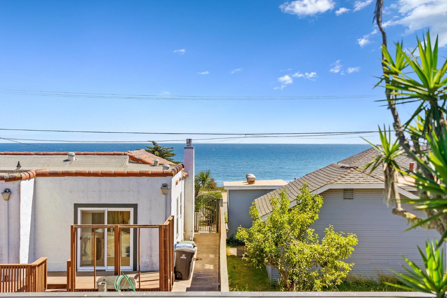 Detail Gallery Image 4 of 39 For 351 Oxford Way, Santa Cruz,  CA 95060 - 3 Beds | 2 Baths