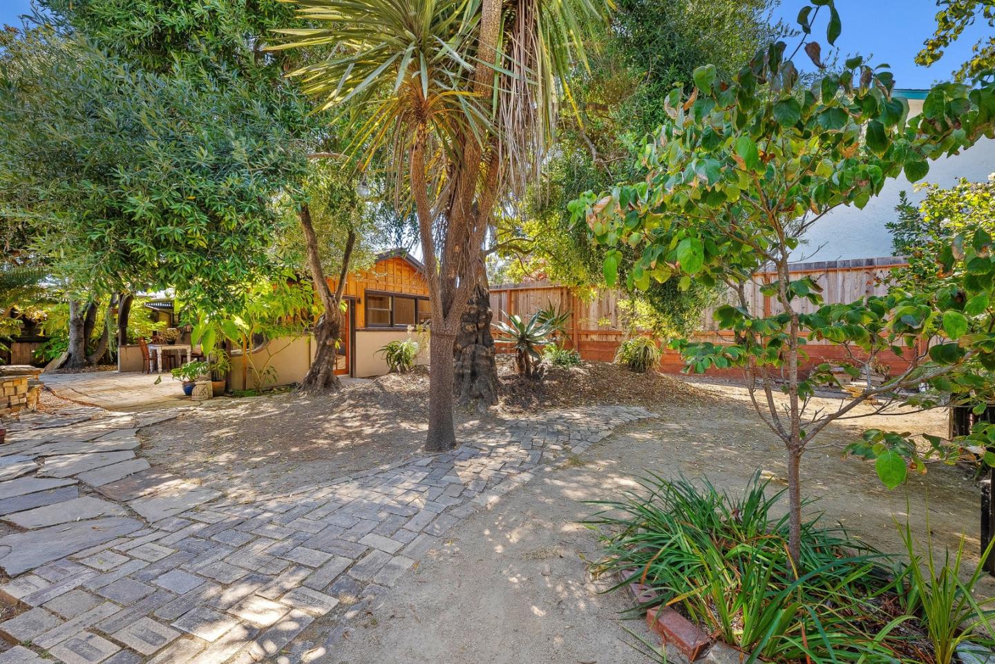 Detail Gallery Image 6 of 39 For 351 Oxford Way, Santa Cruz,  CA 95060 - 3 Beds | 2 Baths