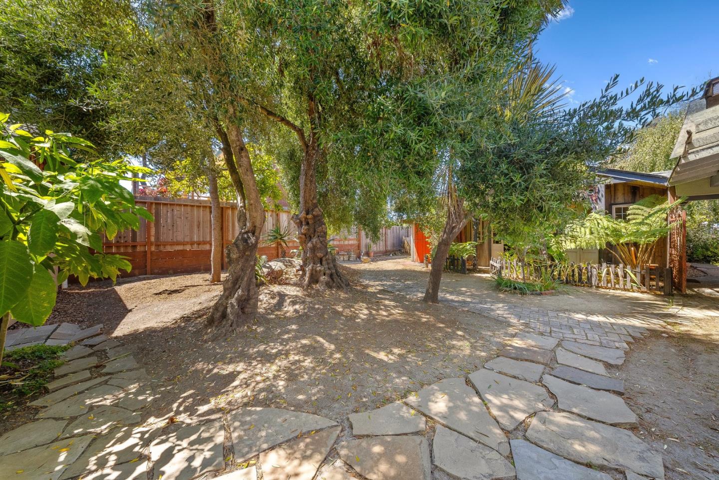 Detail Gallery Image 7 of 39 For 351 Oxford Way, Santa Cruz,  CA 95060 - 3 Beds | 2 Baths