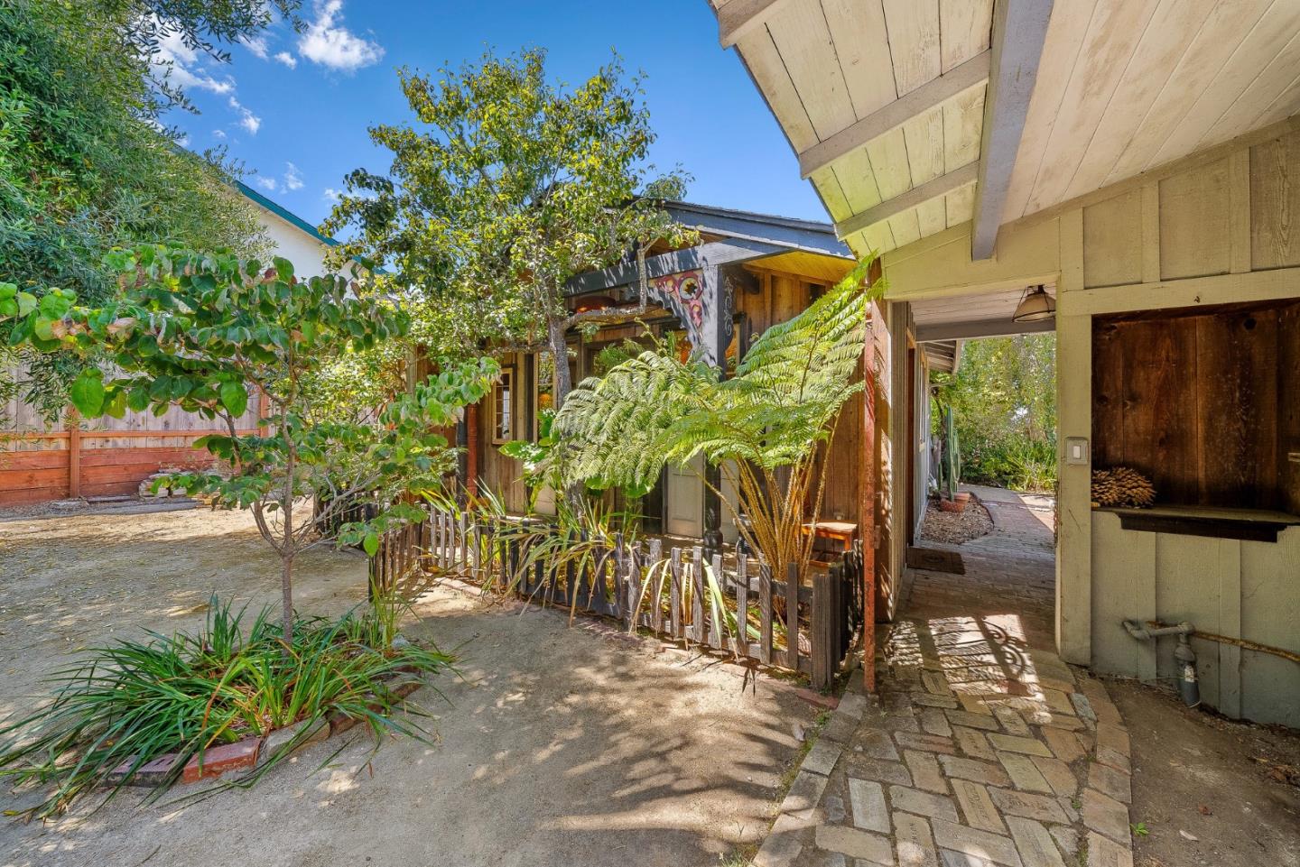 Detail Gallery Image 9 of 39 For 351 Oxford Way, Santa Cruz,  CA 95060 - 3 Beds | 2 Baths