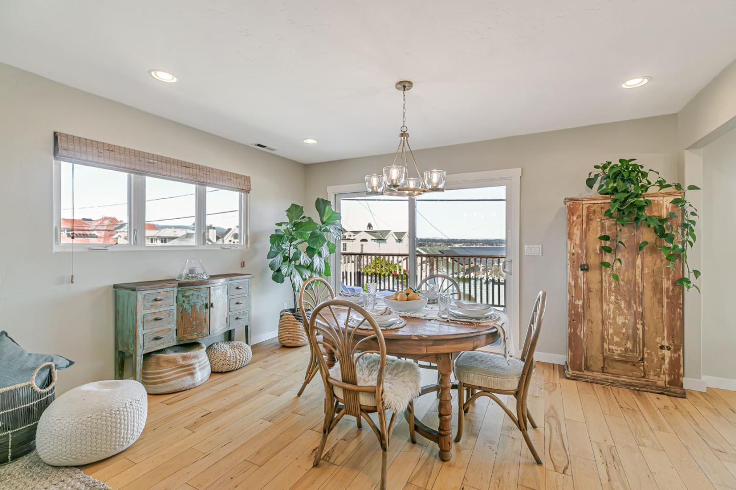 Detail Gallery Image 10 of 74 For 5080 Garnet St a,  Capitola,  CA 95010 - 6 Beds | 5 Baths