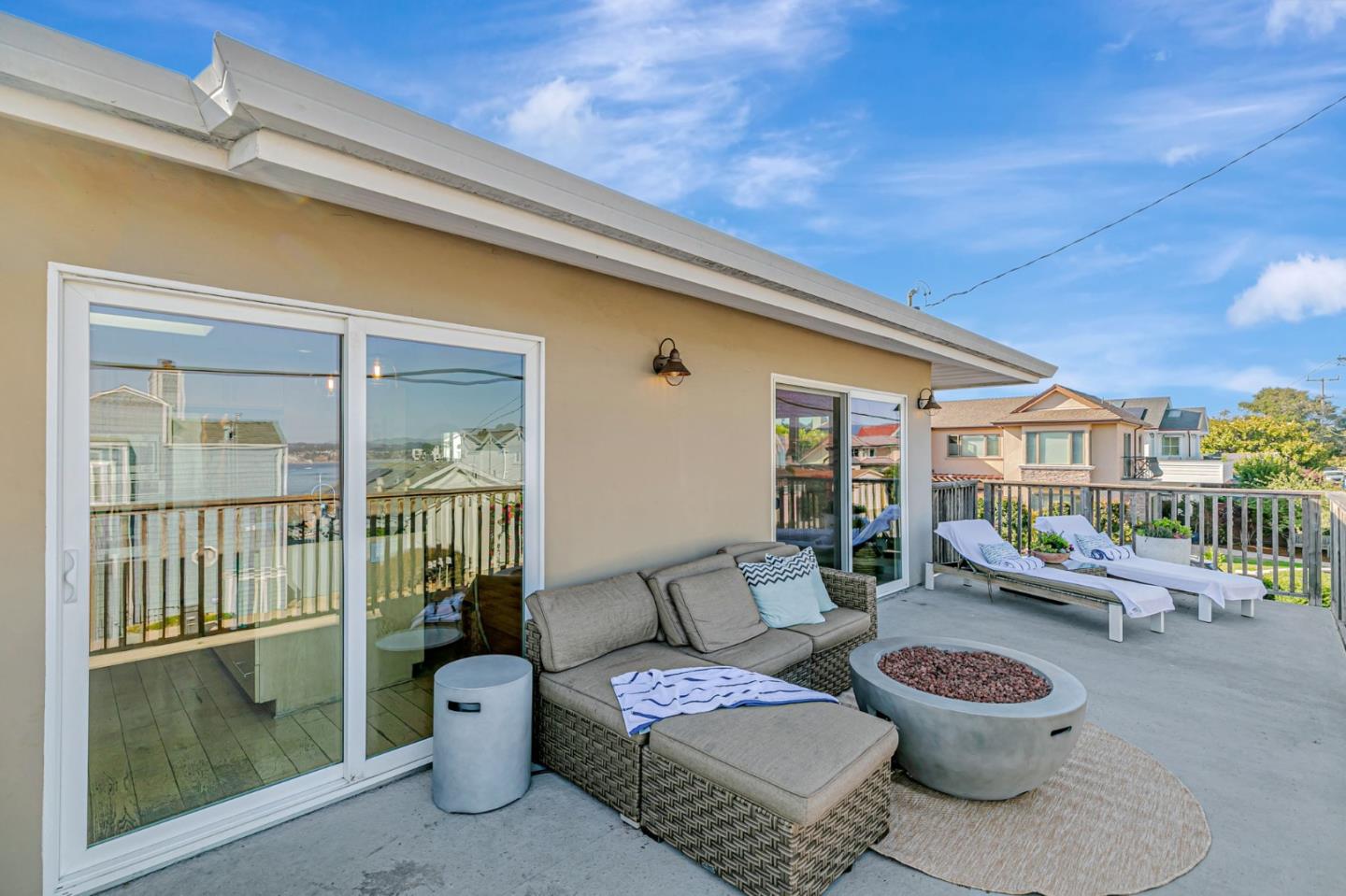 Detail Gallery Image 16 of 74 For 5080 Garnet St a,  Capitola,  CA 95010 - 6 Beds | 5 Baths
