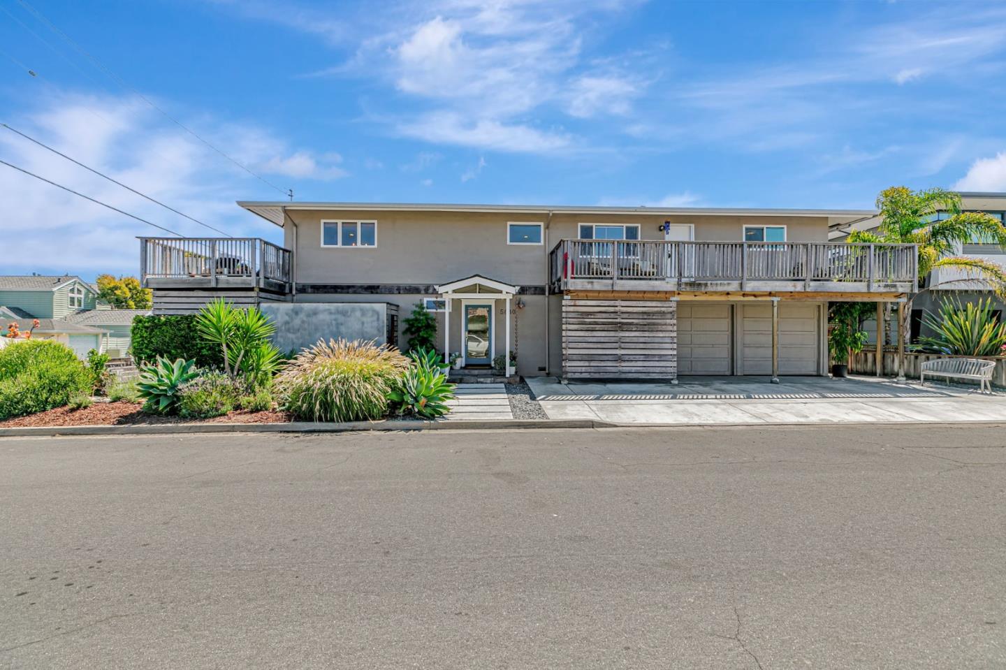 Detail Gallery Image 2 of 74 For 5080 Garnet St a,  Capitola,  CA 95010 - 6 Beds | 5 Baths