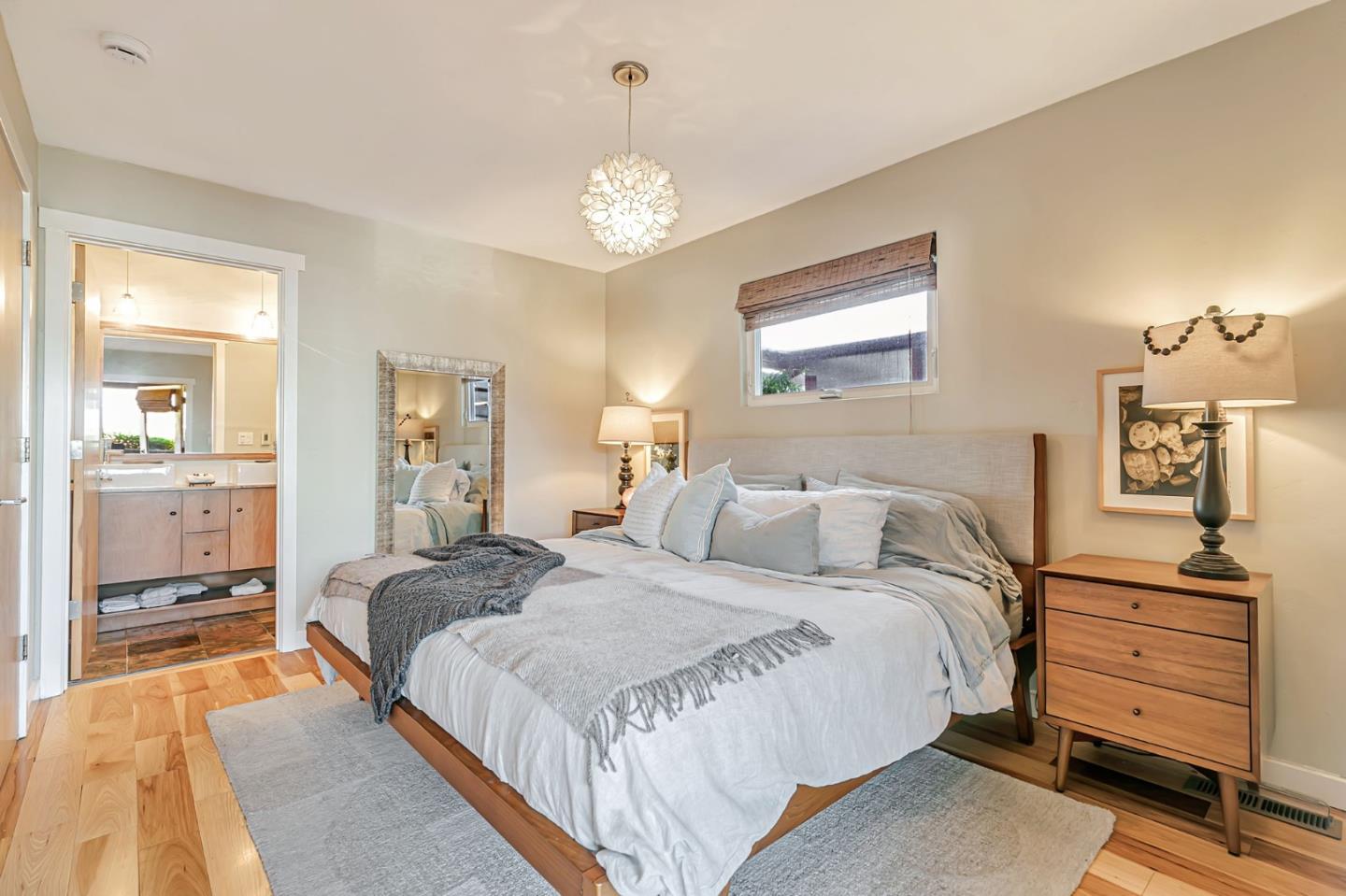 Detail Gallery Image 27 of 74 For 5080 Garnet St a,  Capitola,  CA 95010 - 6 Beds | 5 Baths