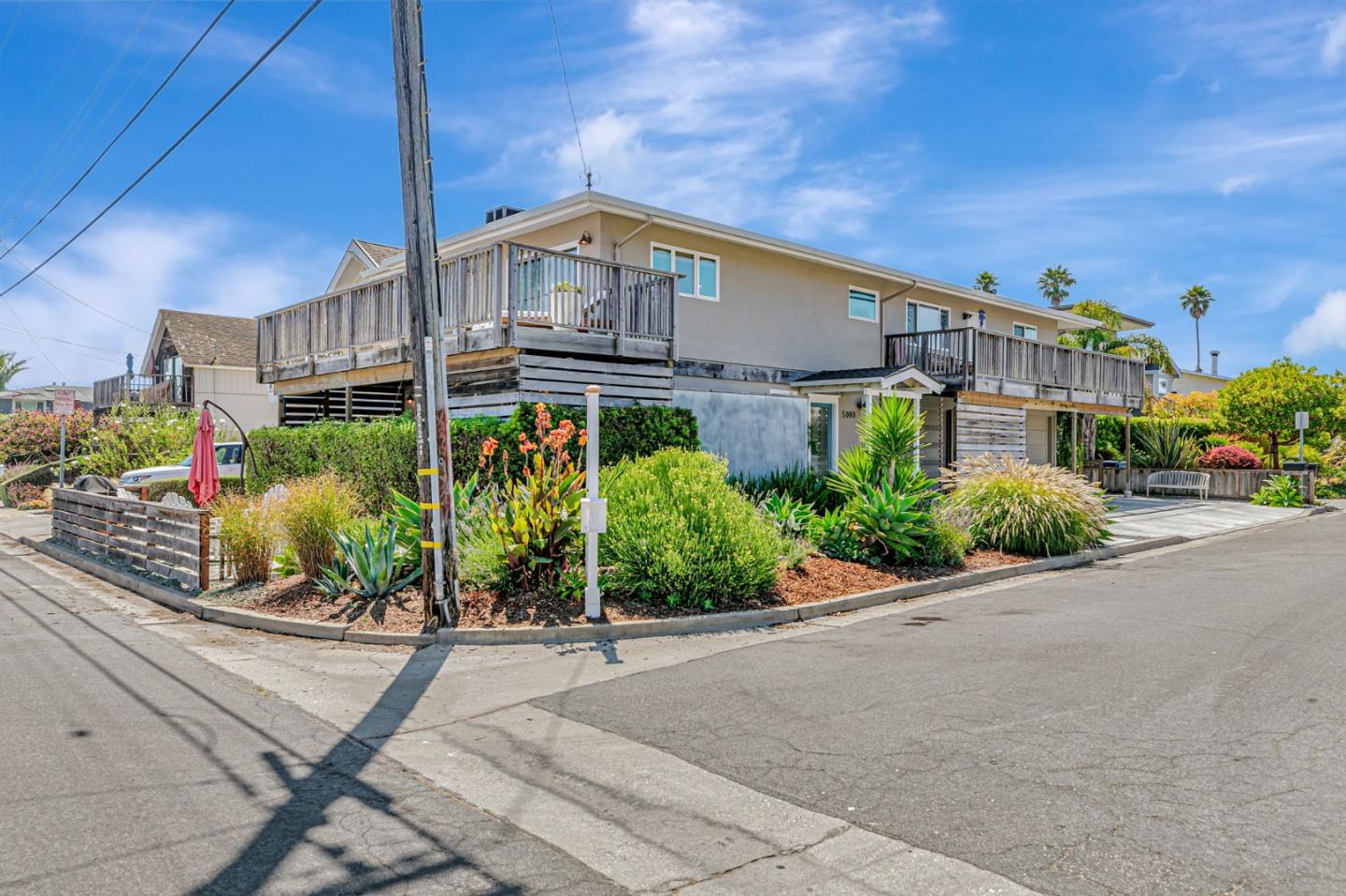 Detail Gallery Image 3 of 74 For 5080 Garnet St a,  Capitola,  CA 95010 - 6 Beds | 5 Baths