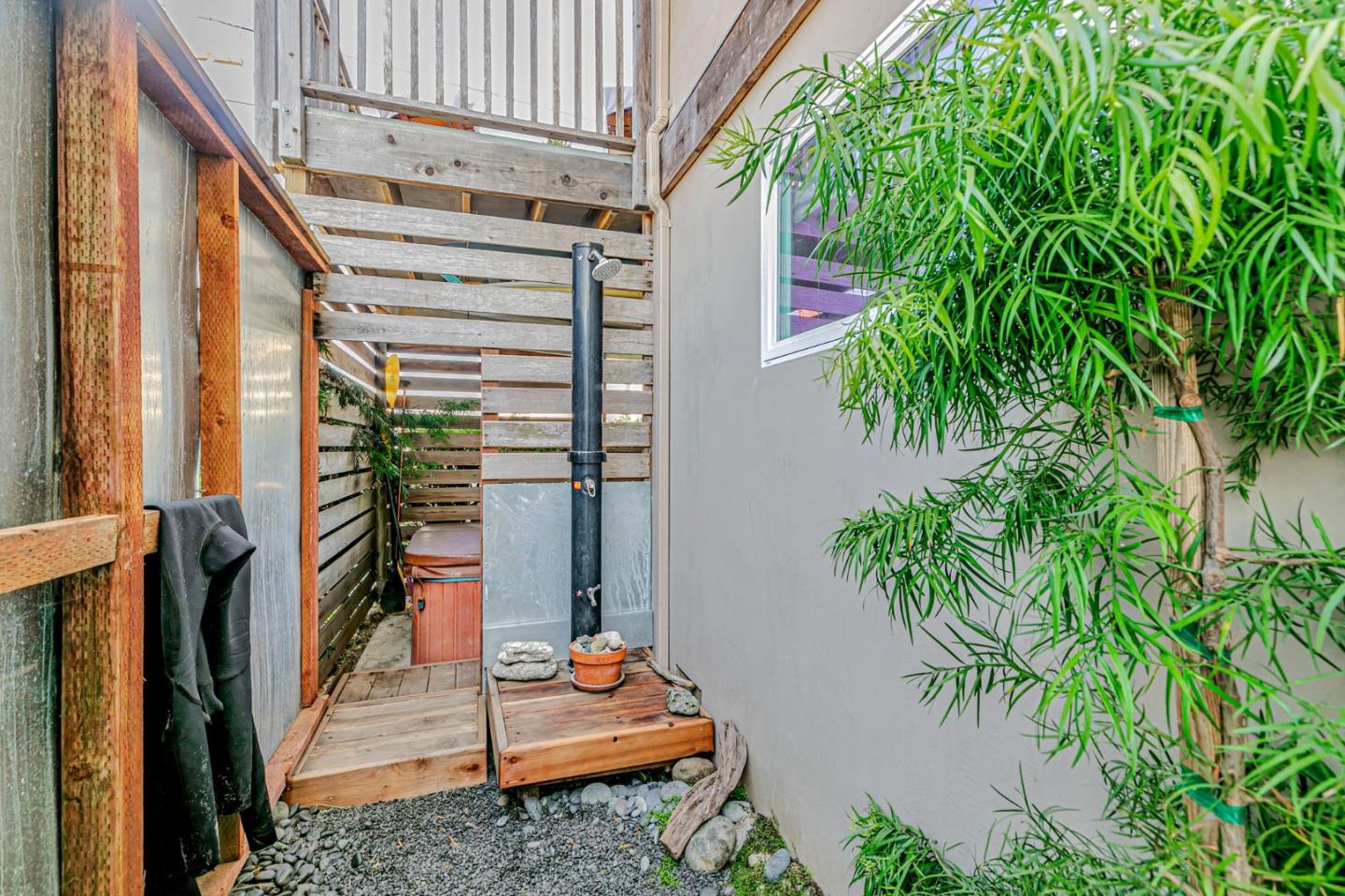 Detail Gallery Image 33 of 74 For 5080 Garnet St a,  Capitola,  CA 95010 - 6 Beds | 5 Baths