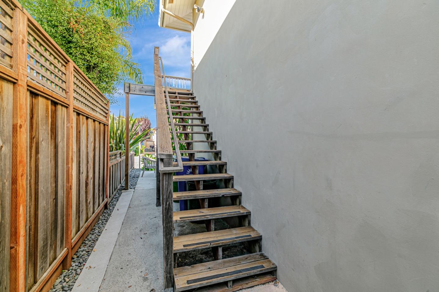 Detail Gallery Image 45 of 74 For 5080 Garnet St a,  Capitola,  CA 95010 - 6 Beds | 5 Baths