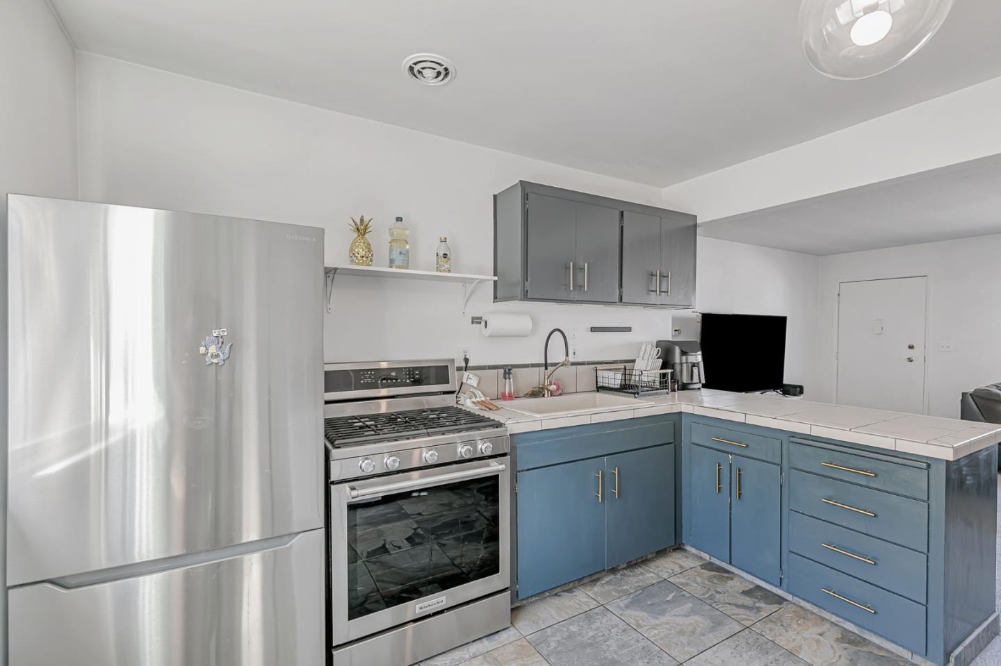 Detail Gallery Image 52 of 74 For 5080 Garnet St a,  Capitola,  CA 95010 - 6 Beds | 5 Baths
