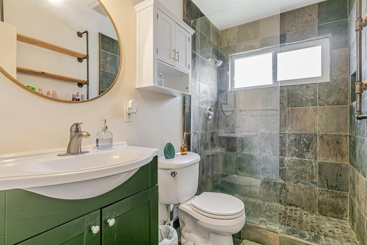 Detail Gallery Image 54 of 74 For 5080 Garnet St a,  Capitola,  CA 95010 - 6 Beds | 5 Baths