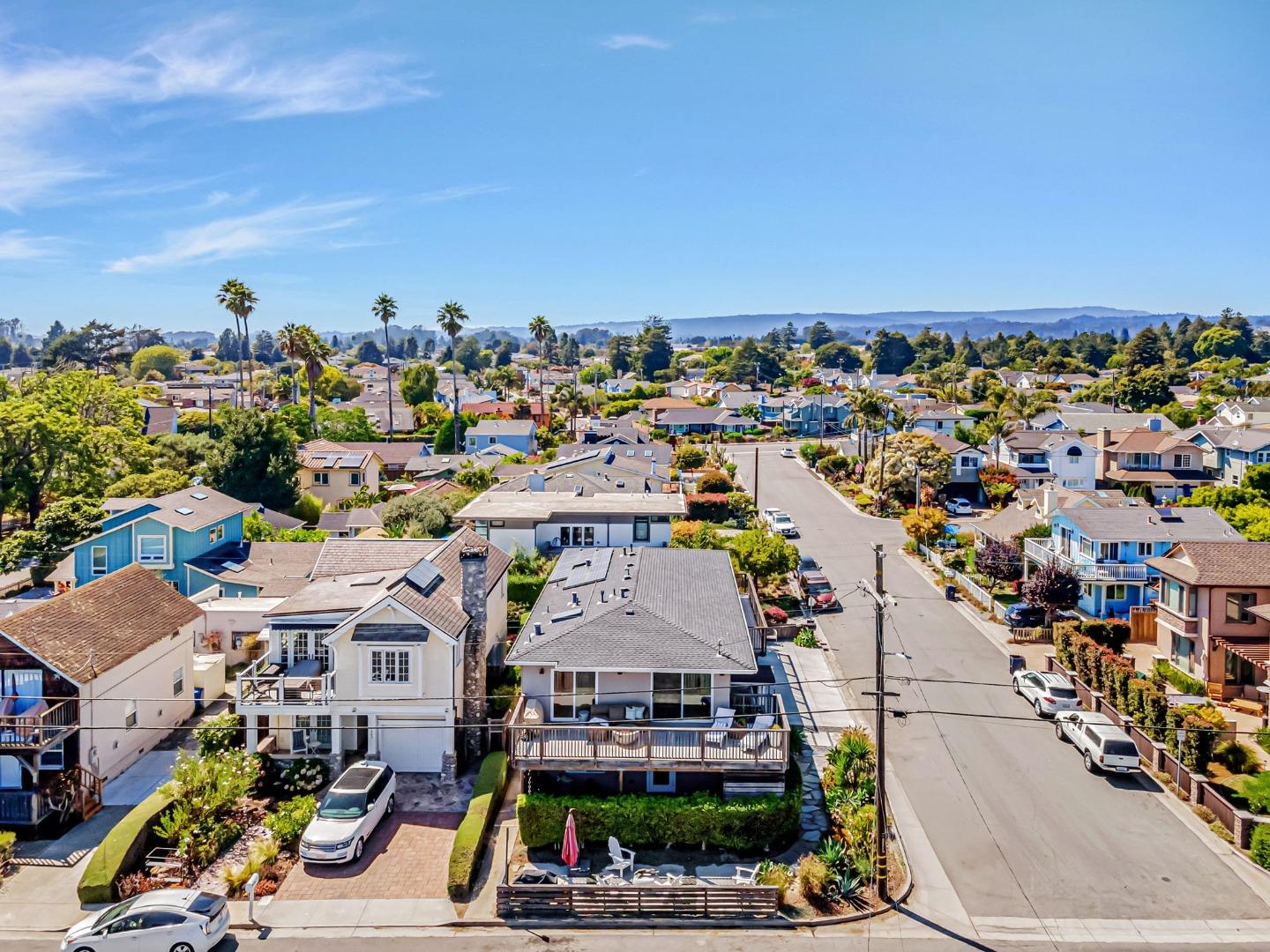 Detail Gallery Image 57 of 74 For 5080 Garnet St a,  Capitola,  CA 95010 - 6 Beds | 5 Baths