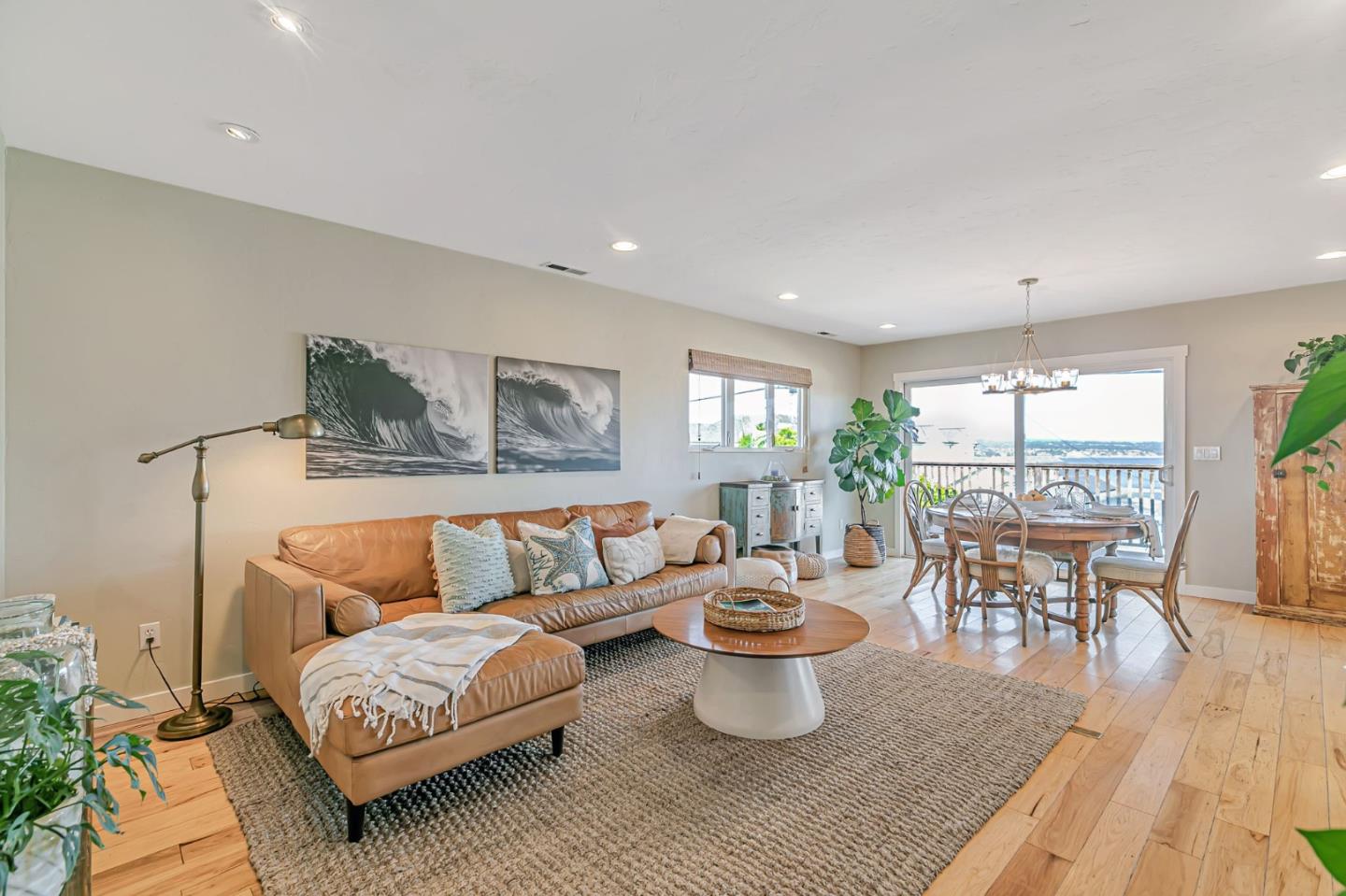 Detail Gallery Image 6 of 74 For 5080 Garnet St a,  Capitola,  CA 95010 - 6 Beds | 5 Baths