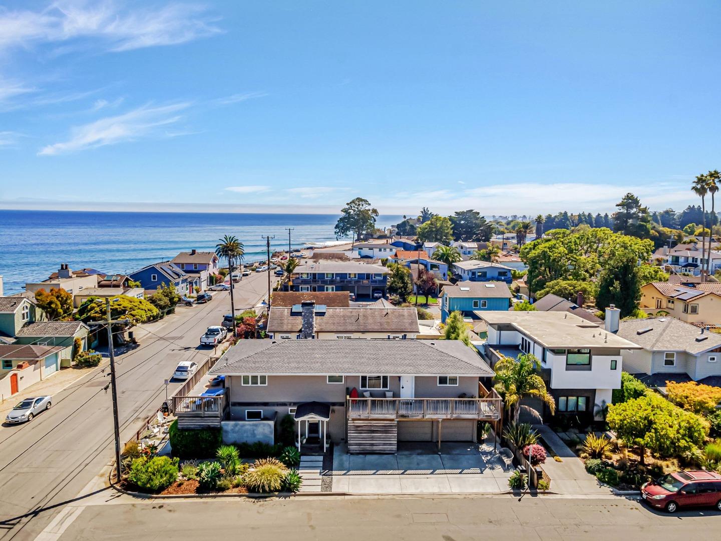 Detail Gallery Image 62 of 74 For 5080 Garnet St a,  Capitola,  CA 95010 - 6 Beds | 5 Baths