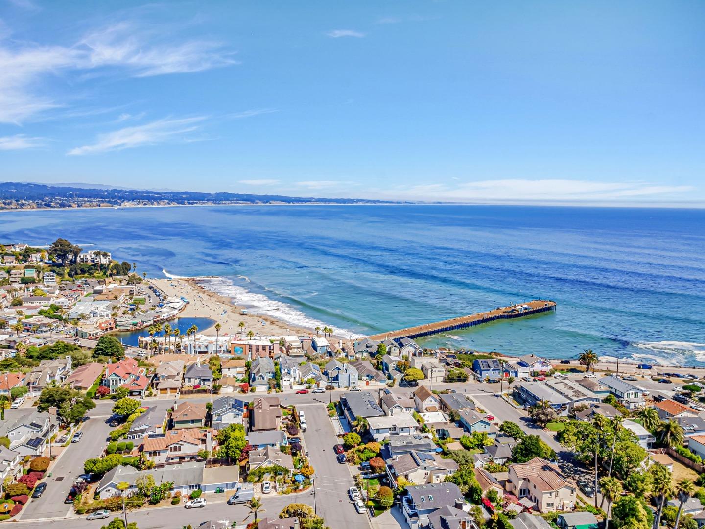 Detail Gallery Image 64 of 74 For 5080 Garnet St a,  Capitola,  CA 95010 - 6 Beds | 5 Baths