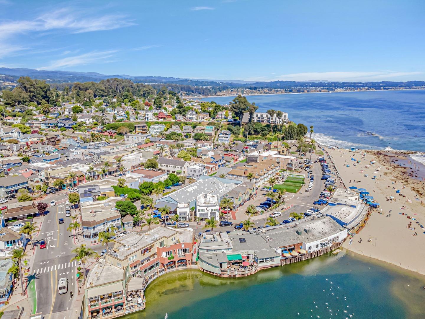 Detail Gallery Image 67 of 74 For 5080 Garnet St a,  Capitola,  CA 95010 - 6 Beds | 5 Baths