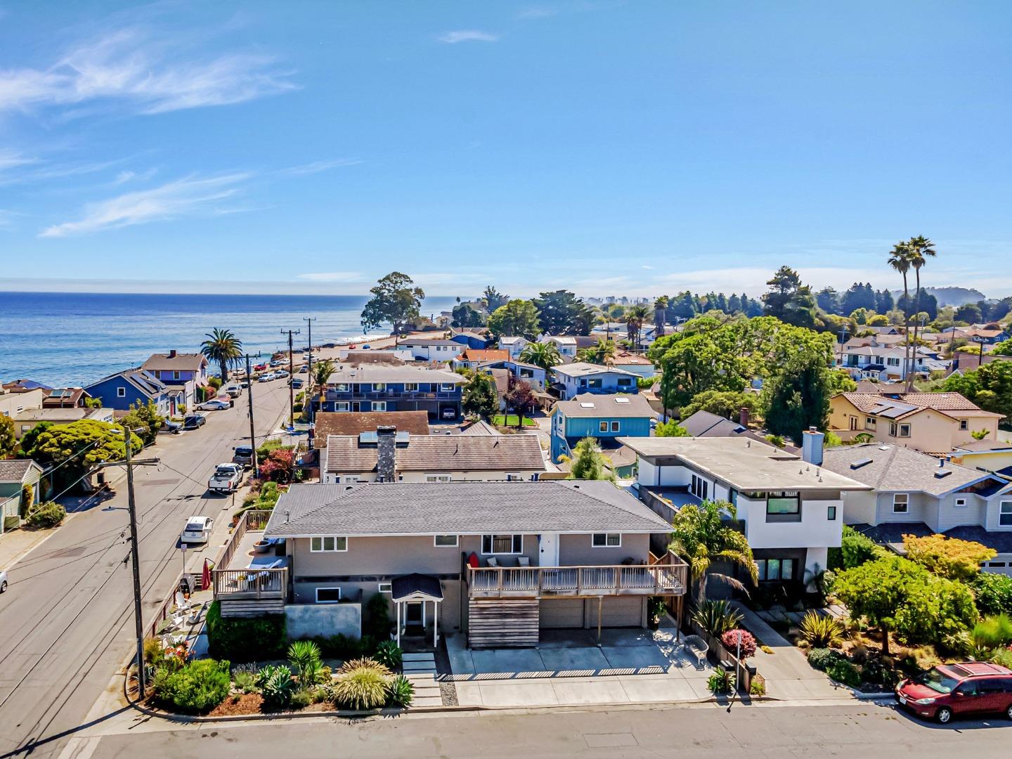 Detail Gallery Image 69 of 74 For 5080 Garnet St a,  Capitola,  CA 95010 - 6 Beds | 5 Baths